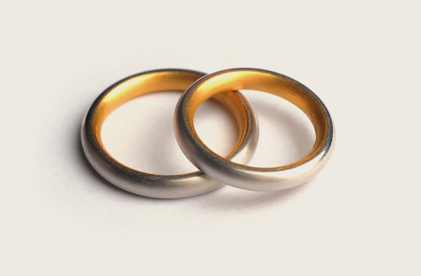 Eheringe und Partnerringe ENDLOS EINS - zwei Materialien verschmelzen zu einem Ring.